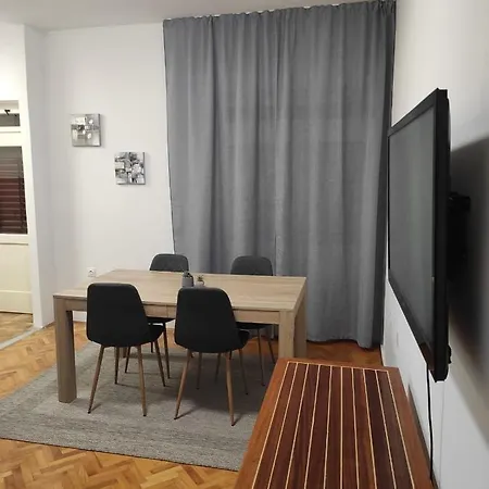Ivano Apartment *